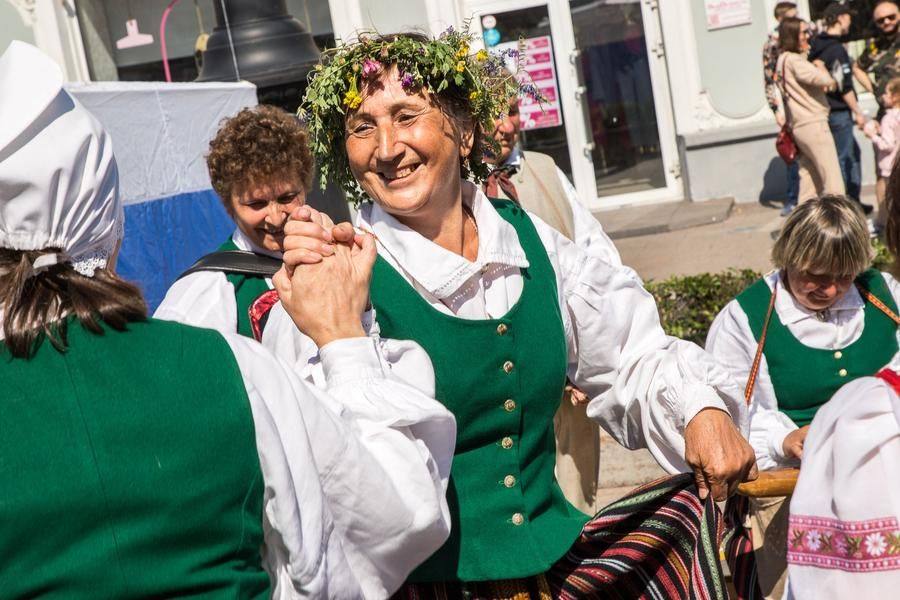 To learn more about Latvian traditions, you can visit Bobrovka in the Tara District