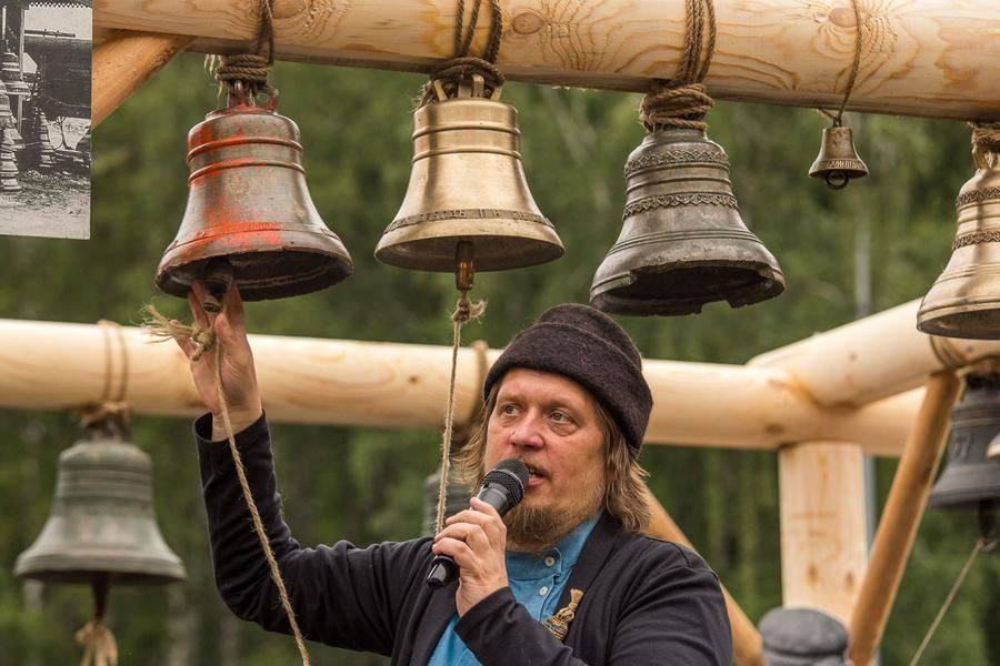 The main guide is Alexey Talashkin, head of the Siberian Center for Bell Art