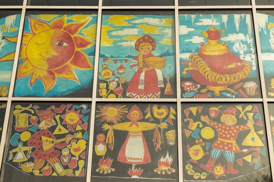 The Cultural Сenter’s artist depicted the key Maslenitsa scenes in his own distinctive style
