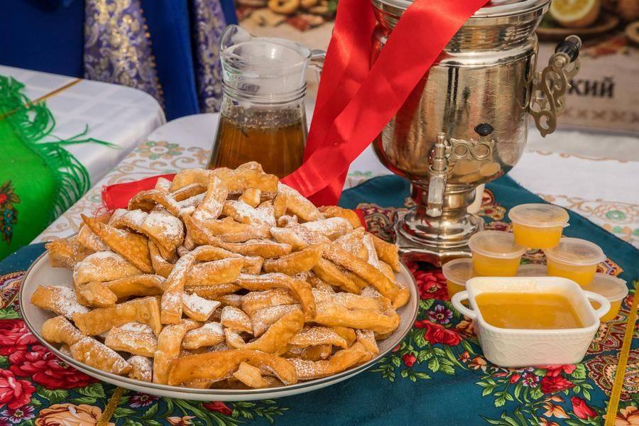 For example, here we can find ivan‑tea, a historic Russian drink, and mouthwatering sweets