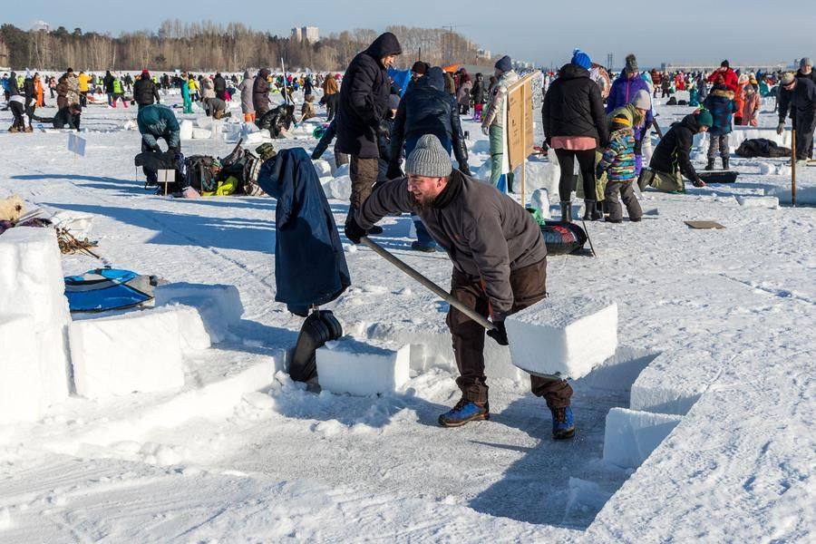 For several days, thousands of square meters of snow were compacted especially for the festival
