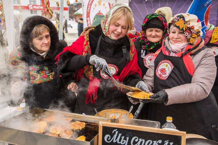 Members of local public organizations take turns putting on aprons to help