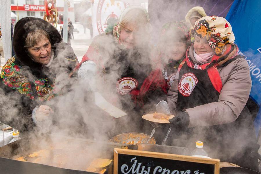 Not even the persistent smoke can make them stop baking the fragrant pancakes