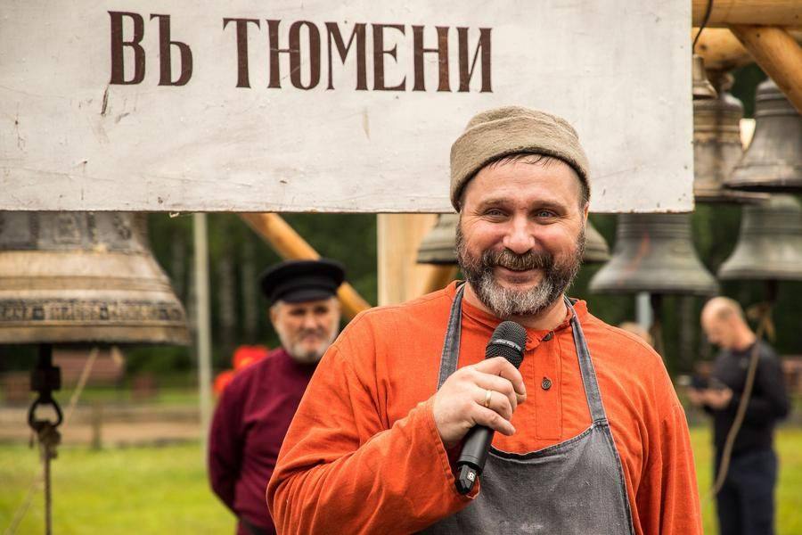 Lev Inyakin, for example, is both a bellringer and a master foundry worker