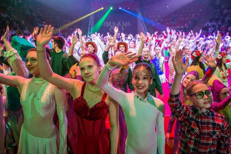 Two competition days are behind us — now the entire festival cast takes the arena