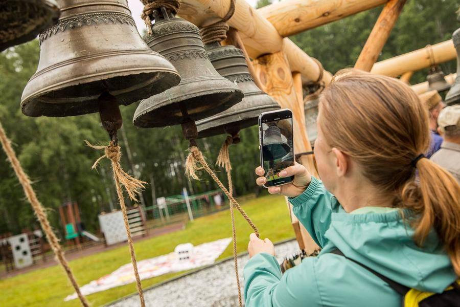 In everyday life, one rarely gets the chance to touch a bell — so this is a moment to seize!
