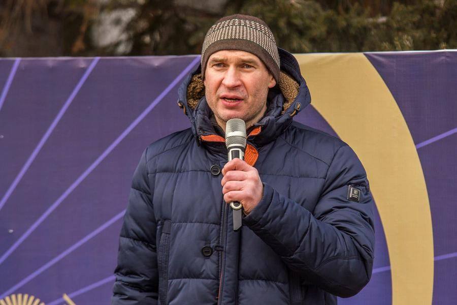 Senator Dmitry Perminov also takes the floor