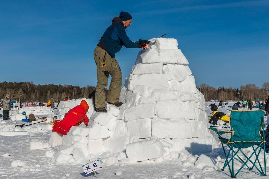 A properly built igloo can support around 400 kg of weight