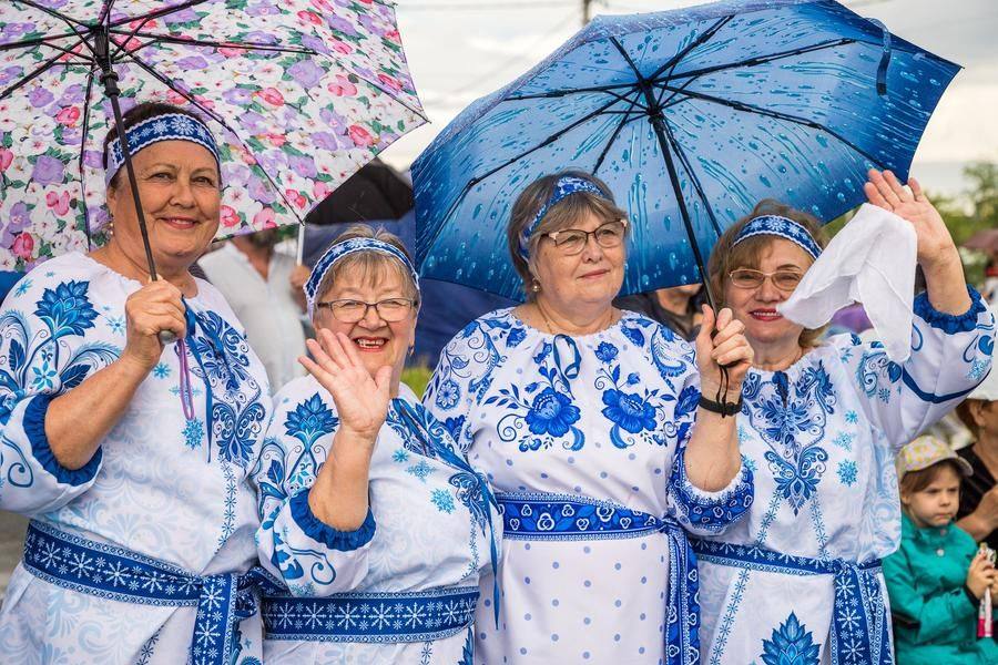 The “Melody of the Soul” group from Novaya Zaimka village isn’t on stage yet
