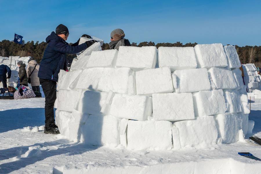 Back then, outdoor‑tourism enthusiasts tried their hand at igloo building for the first time
