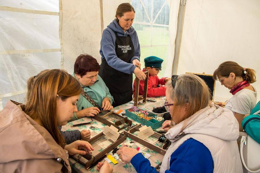 Another major draw is the “Tyumen Loop Carpet” workshop