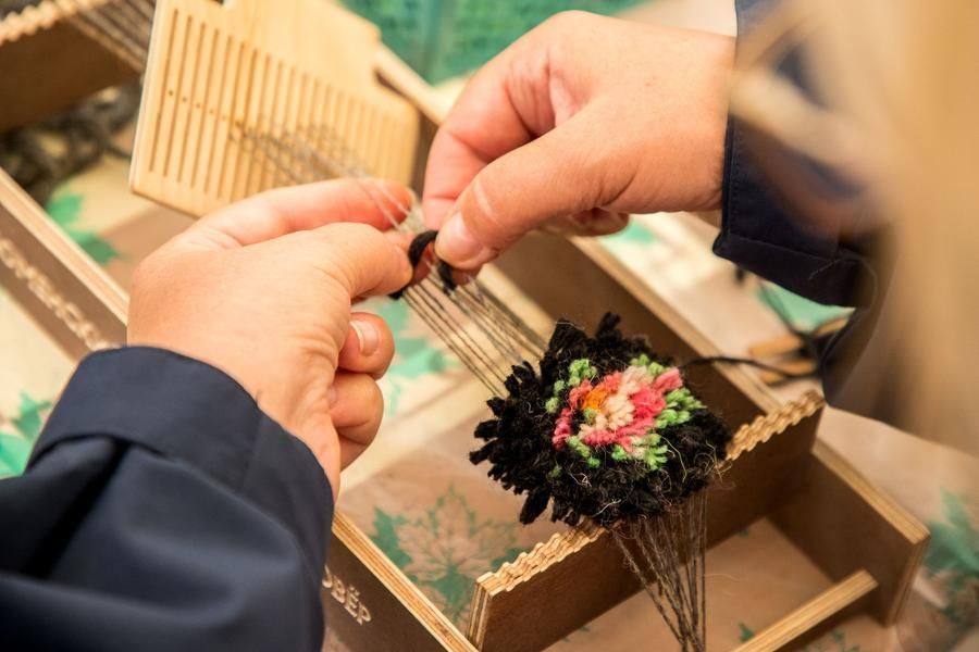 Each thread must be knotted around the guide on the loom, following the row pattern