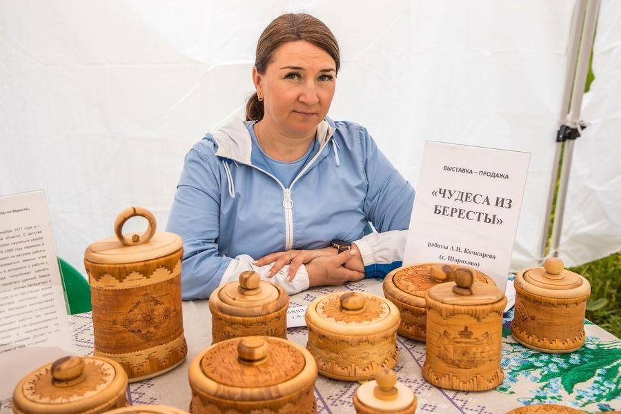 Alexey Kochkarev from Shorokhovo village has been working with birch bark for ten years