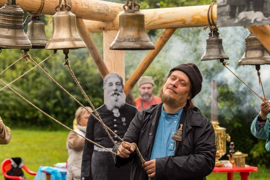 Alexey Talashkin completely loses himself in the gentle chime