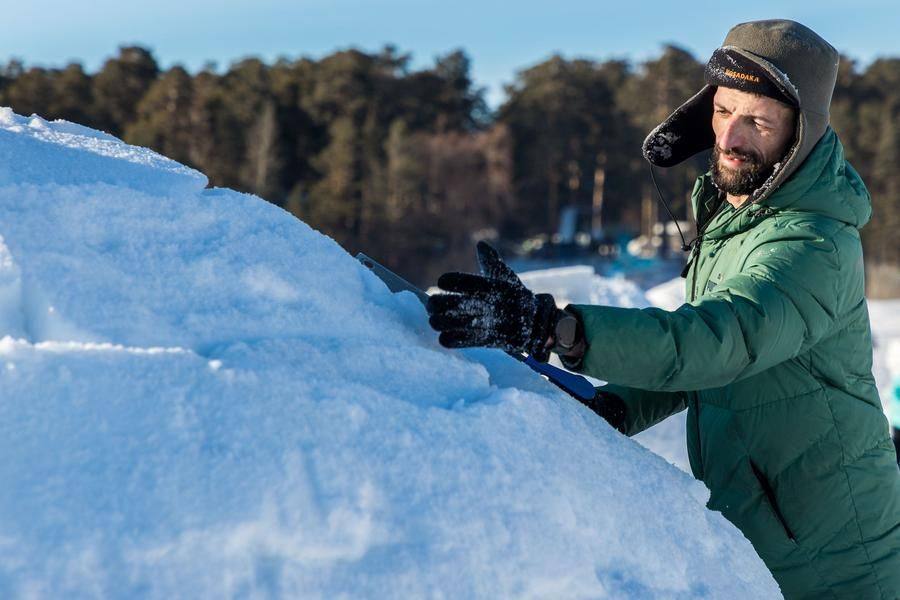 But as we can see, hundreds of builders — including newcomers — are fully capable of finishing an igloo
