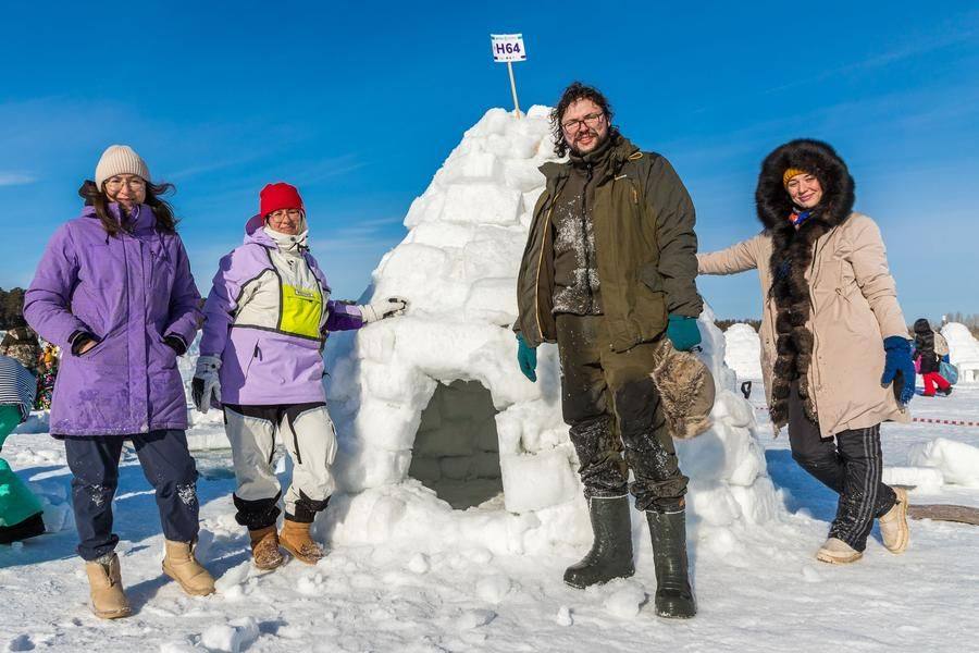 When the snow house looks good and gleams in the sun, it’s time to call the judges!