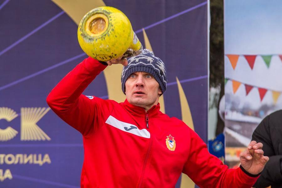 It starts with demonstration performances by the kettlebell sport coach