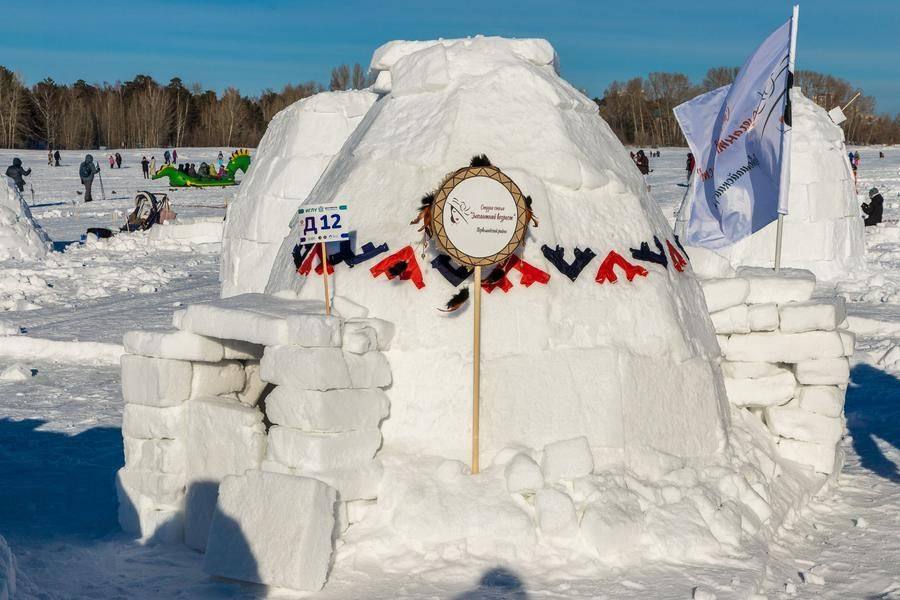 After four hours, the Eskimo City as a whole starts to take on its finished look