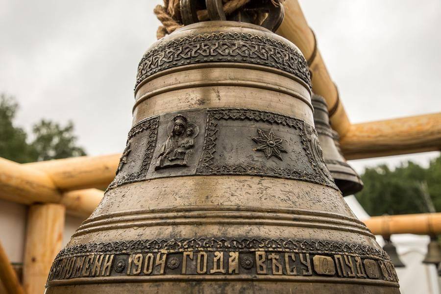 It weighs around 170 kg, and the inscription leaves no doubt about its origins