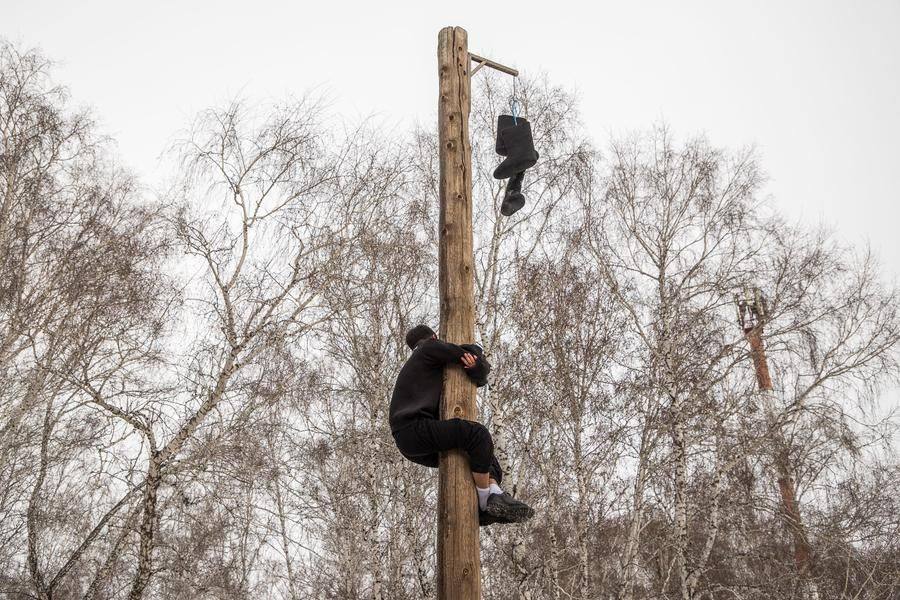 And here’s the ice pole — a classic Winter Farewell challenge