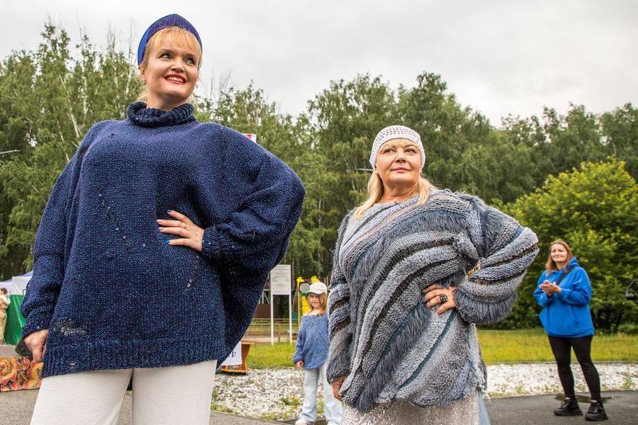 Designers showcase a knitted collection