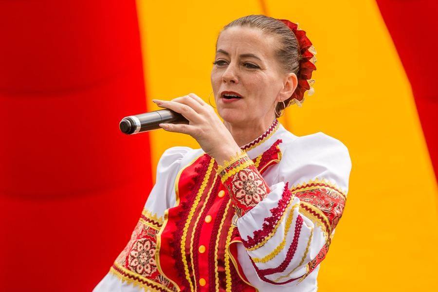 The baton passes to the “Cossack Glory” group from the Lybaevsky House of Culture
