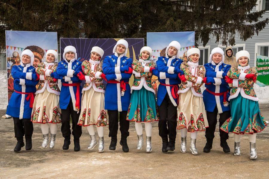 The “Siberian Cheerful” folk dance has been adapted to suit the cold weather