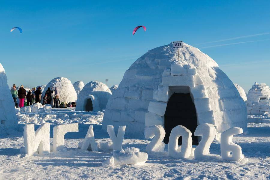 That’s how all sorts of inscriptions appear, carved right from the snow…