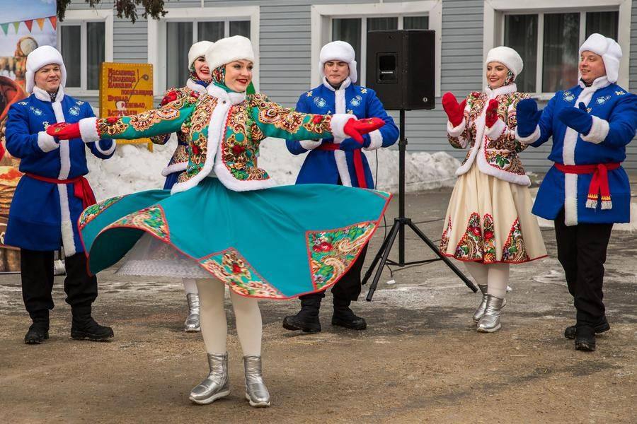 The skirts spin like whirlwinds, to the cheers of partners and the audience alike