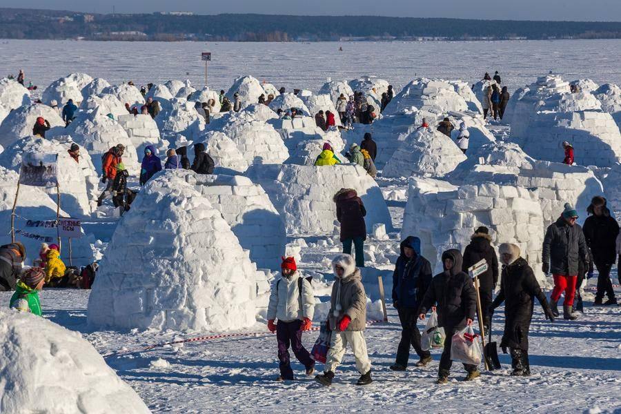 Now we’ll turn back time and revisit the sunny snow city once more