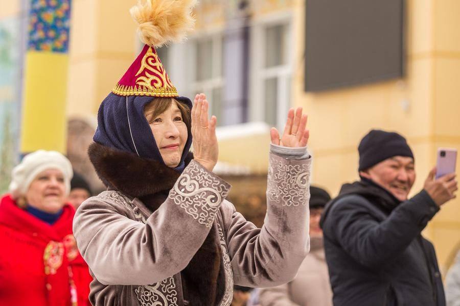 Her energetic performance won a storm of applause from the audience