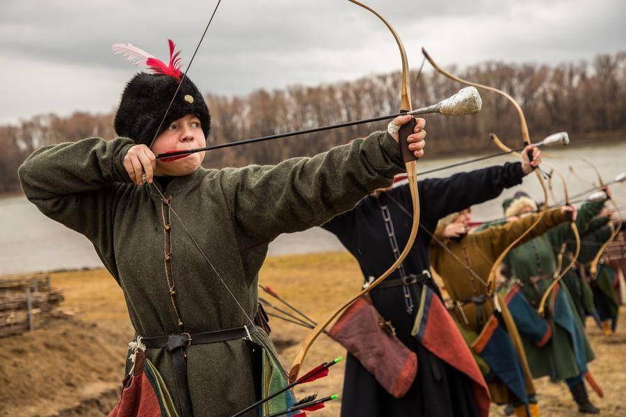 Archers are also deployed in large numbers on both sides
