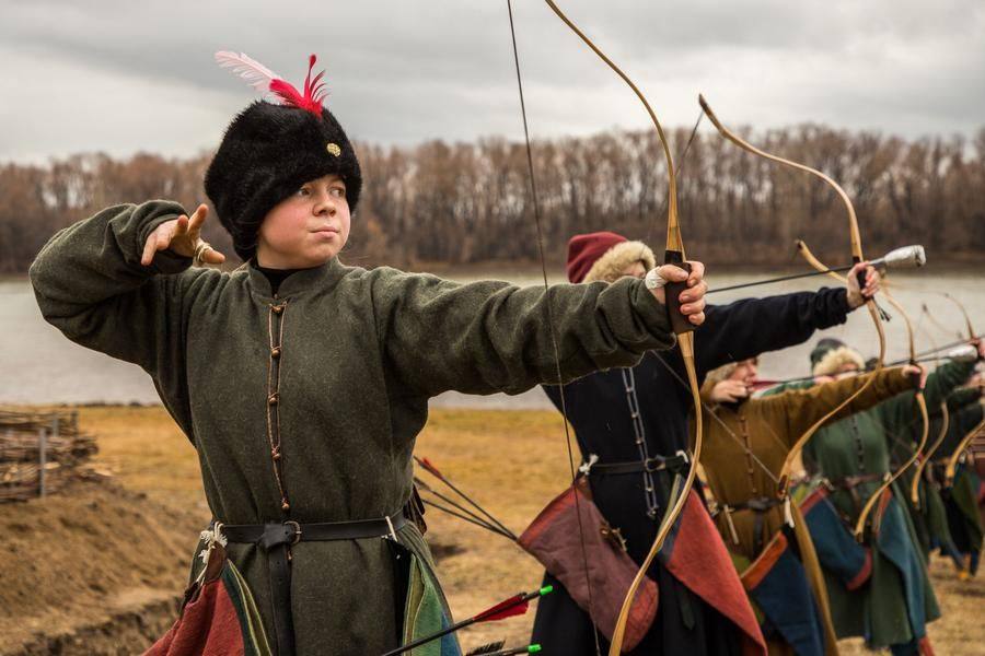 The bow will be replaced by arquebuses and pistols only after the Time of Troubles ends