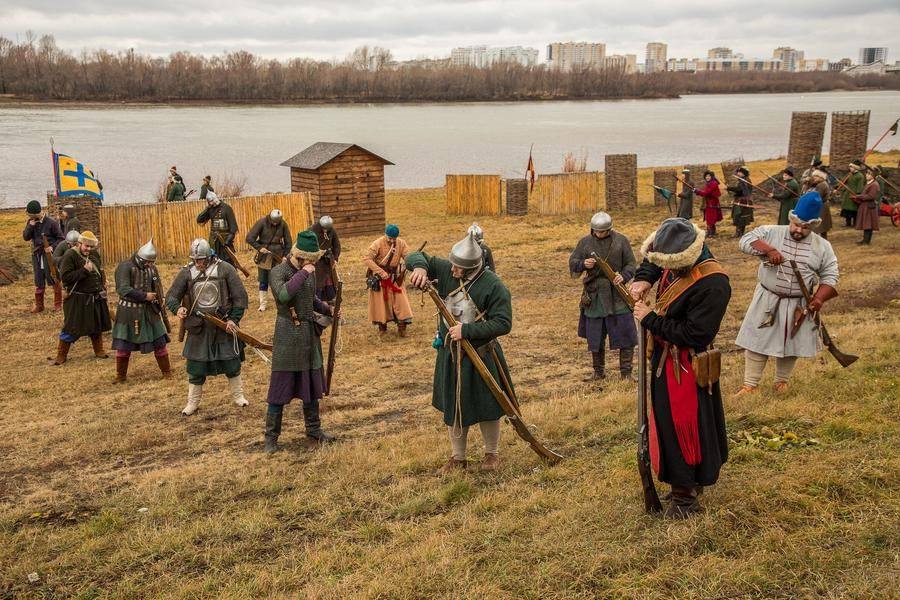 For now, it’s the Russian militia’s turn to fire a volley: preparing a shot takes up to two minutes