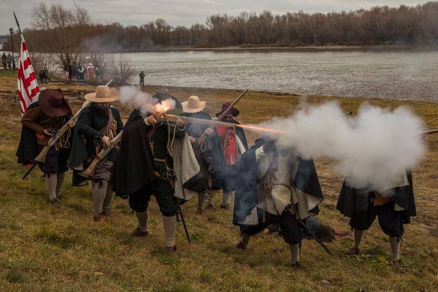 Infantry armed with long‑range muskets pose a serious threat