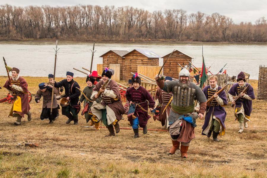 The traditional finale of the battle reenactment is a dramatic “charge” toward the audience
