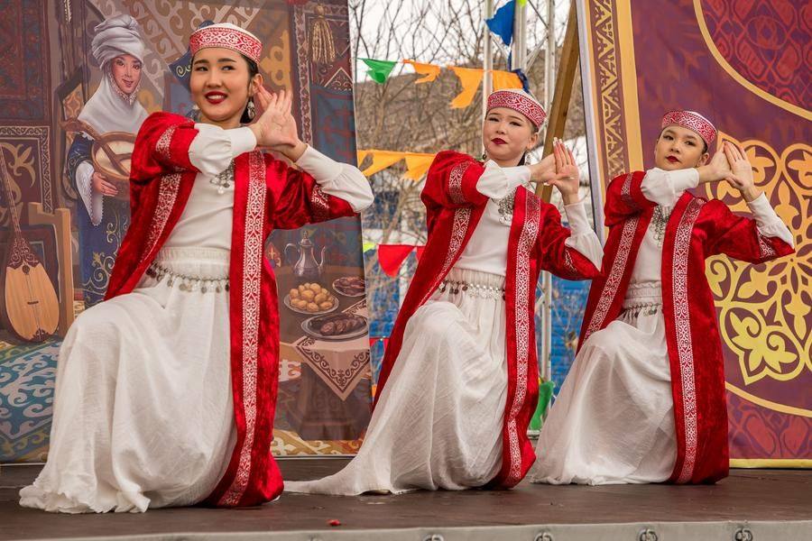 Vibrant colors, grace, and perfect coordination are the foundation of this unforgettable performance