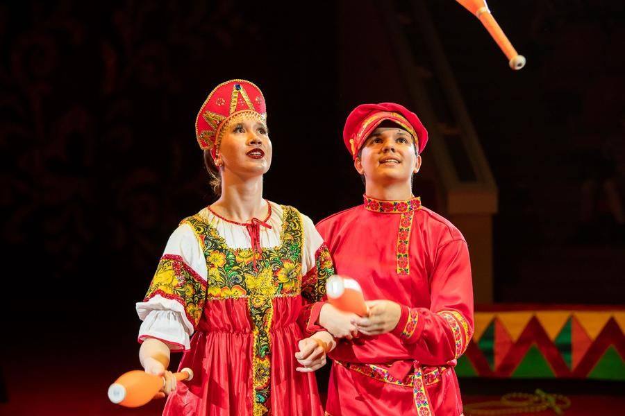 Sofya Kubyshkina and Maxim Dubrovin perform a quadrille