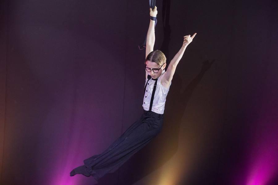 This production by the “Art of Fly” studio has already successfully taken part in circus festivals