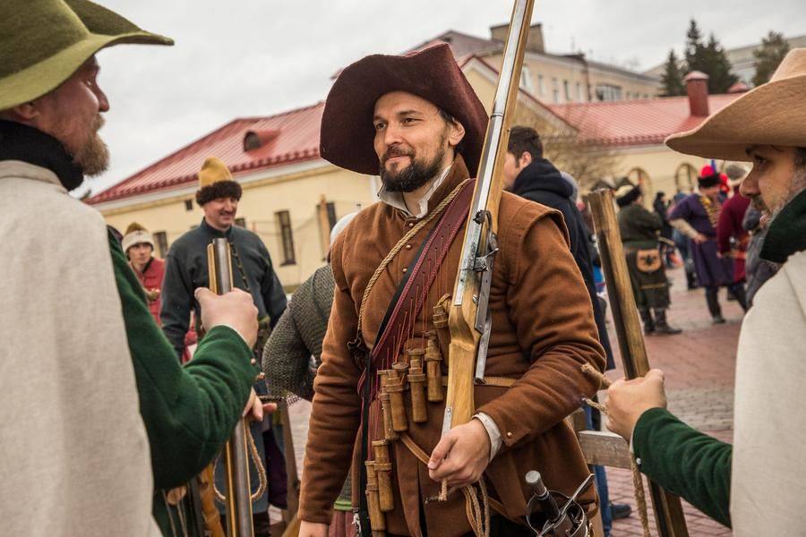 Reenactors always have plenty to discuss
