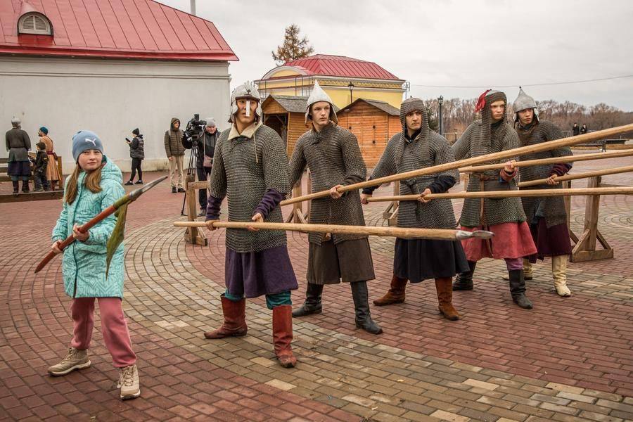 Both guests and organizers can practice attacking with pikes