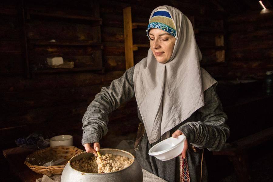 Tired recruits at the activity zones are treated to the famous porridge of Peter the Great