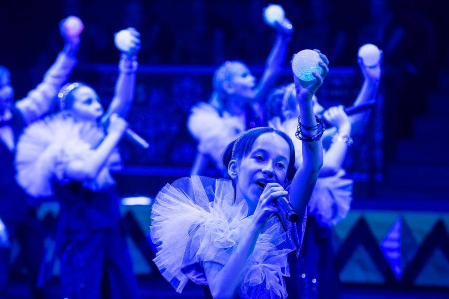 And they’ll be backed up vocally by the Omsk pop choir “DoReMix” from the Oktyabrsky District Arts Center