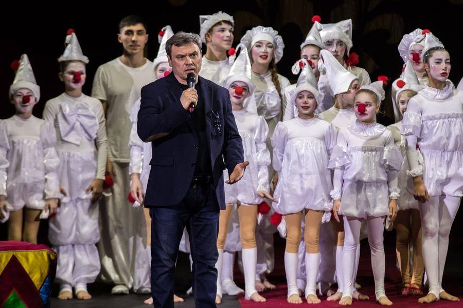 That’s why, after the act, the team was asked to stay onstage for a moment…