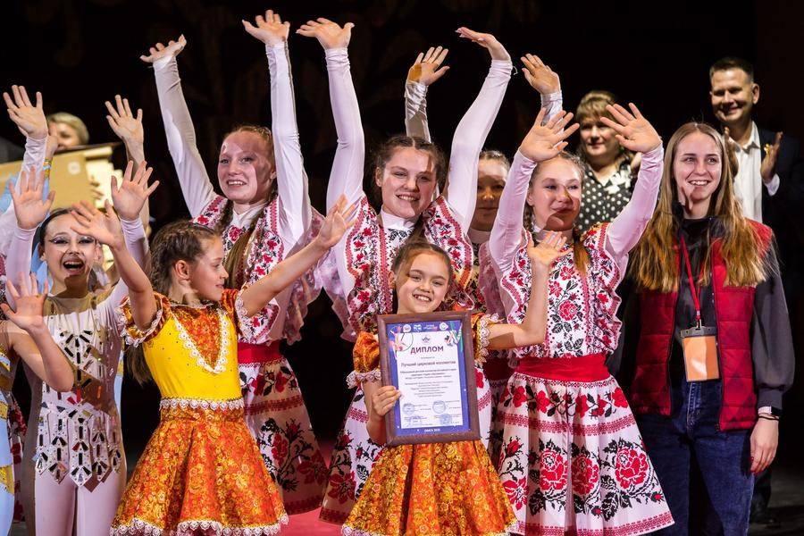 Meanwhile, the “Arlekino” studio (Barnaul) is named the festival’s best circus collective